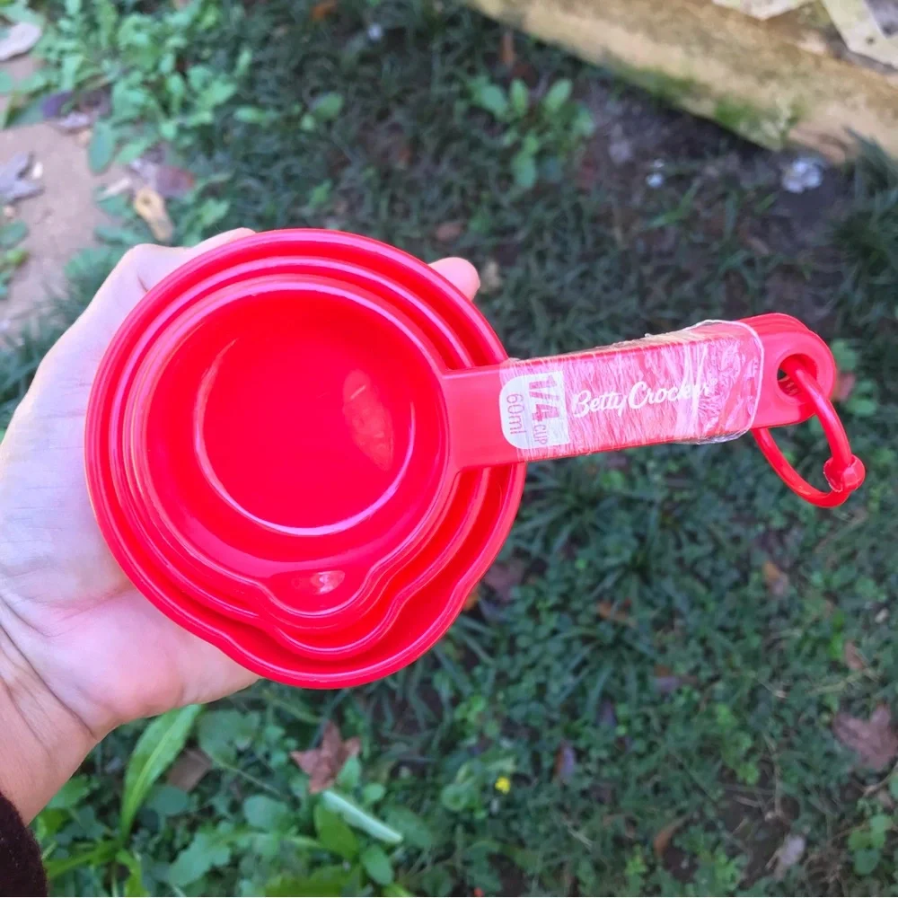 Betty Crocker measuring cups
